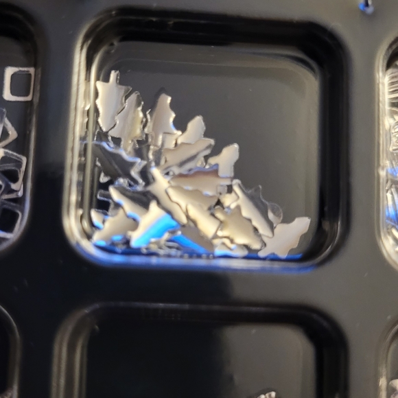 Gold and silvertone nail art kits and designs - Picture 16 of 16